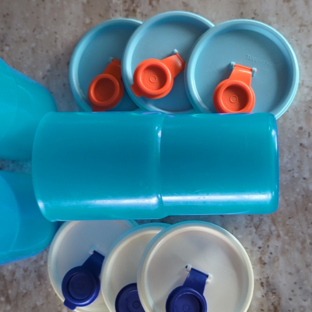 Tupperware 30 ounce Tumblers - Picture 2 of 3